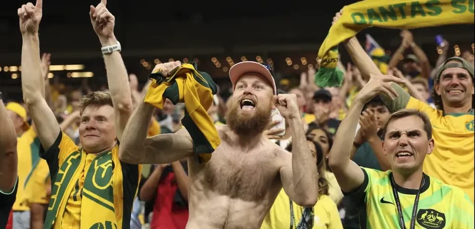 Aficionados de Australia celebrando en el estadio