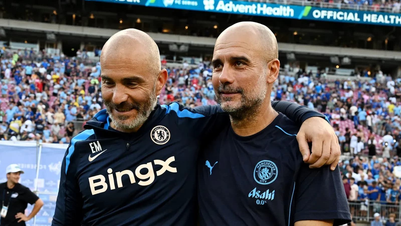 Entrenadores de Chelsea y Manchester City juntos en el campo