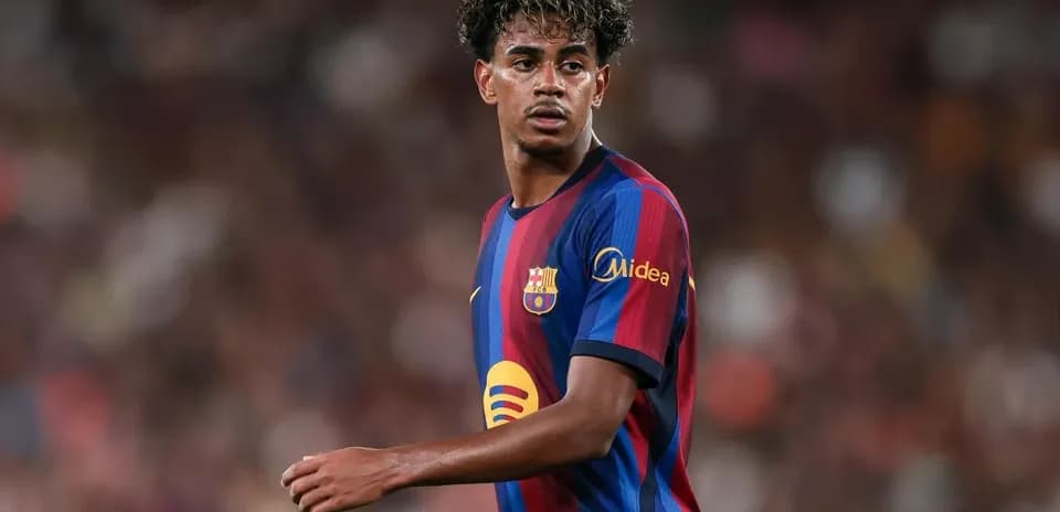 Jugador de Barcelona en el campo durante el partido