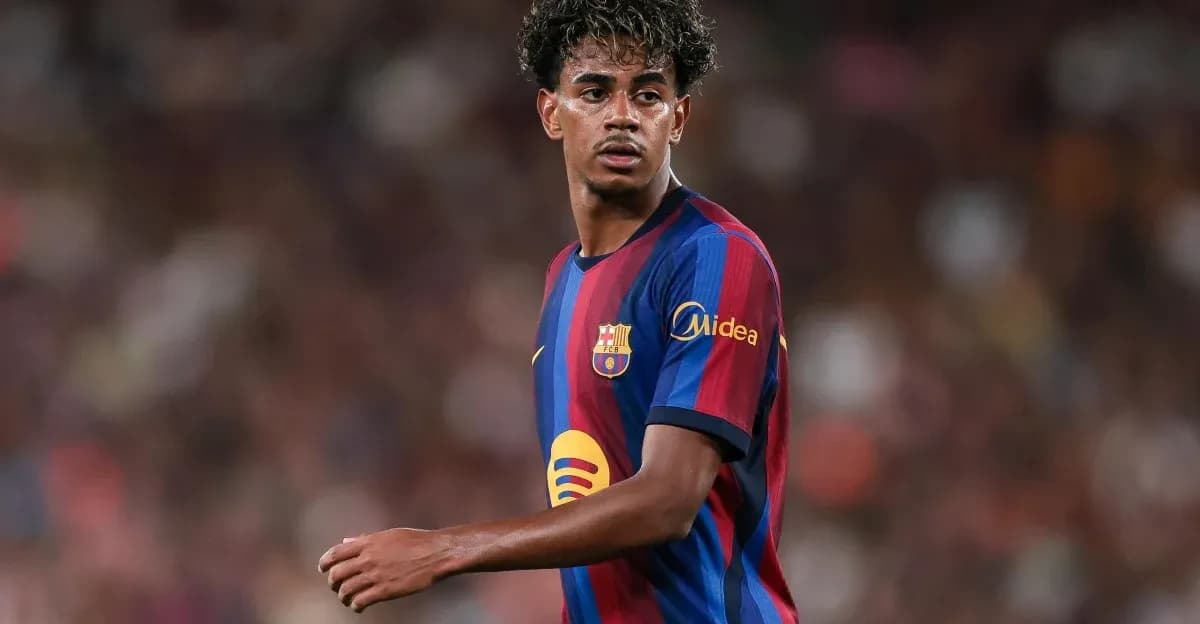 Jugador de Barcelona en el campo durante el partido