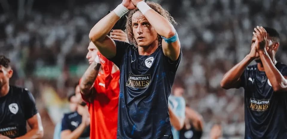 Jugadores de Pafos aplaudiendo a la afición