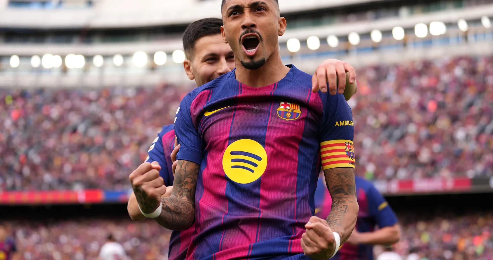 Jugador del Barcelona celebra un gol