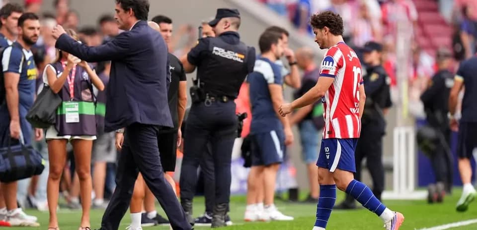 Jugador de Atlético de Madrid saliendo del campo