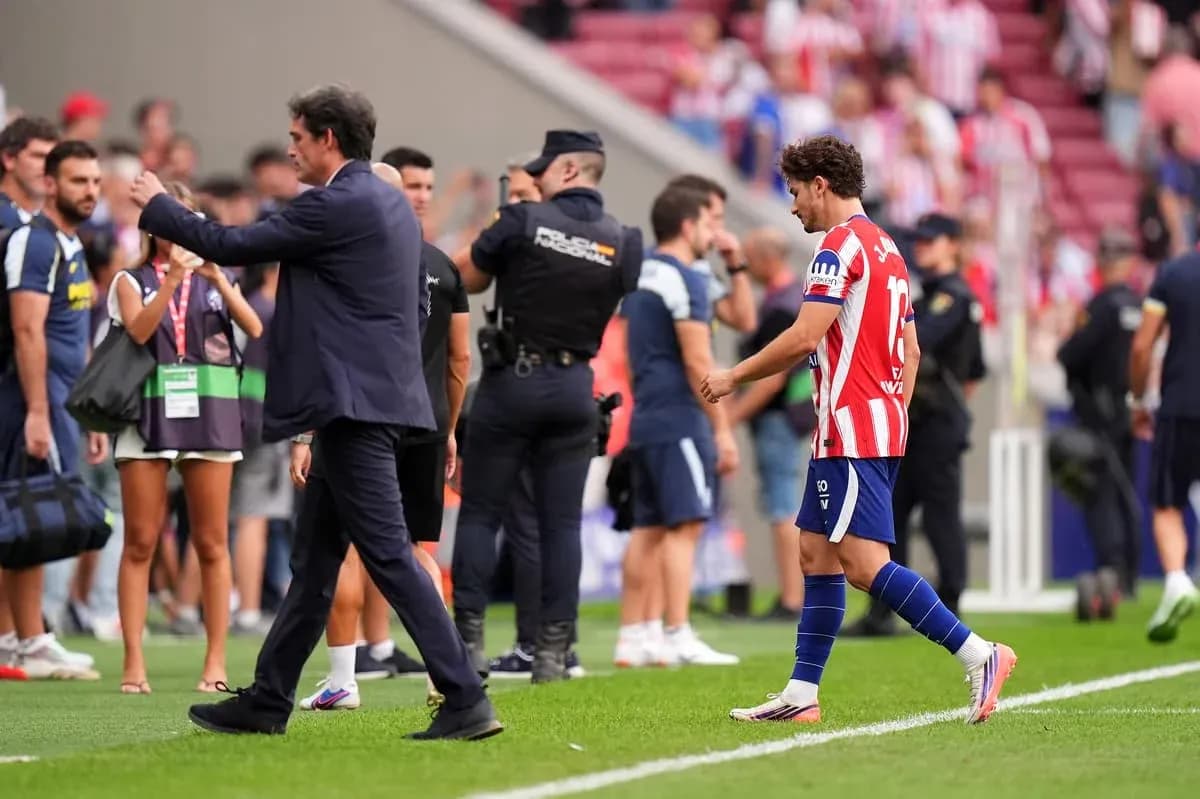 Jugador de Atlético de Madrid saliendo del campo