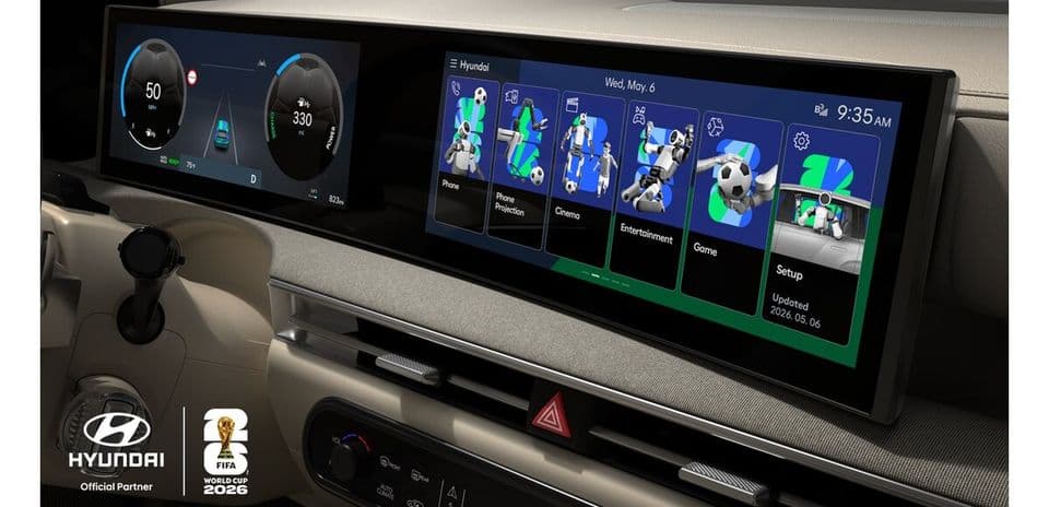 Pantalla de automóvil mostrando funciones y entretenimiento