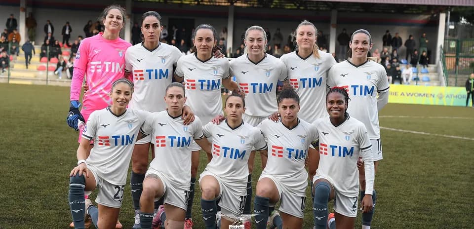 Jugadoras de Lazio W posando para la foto