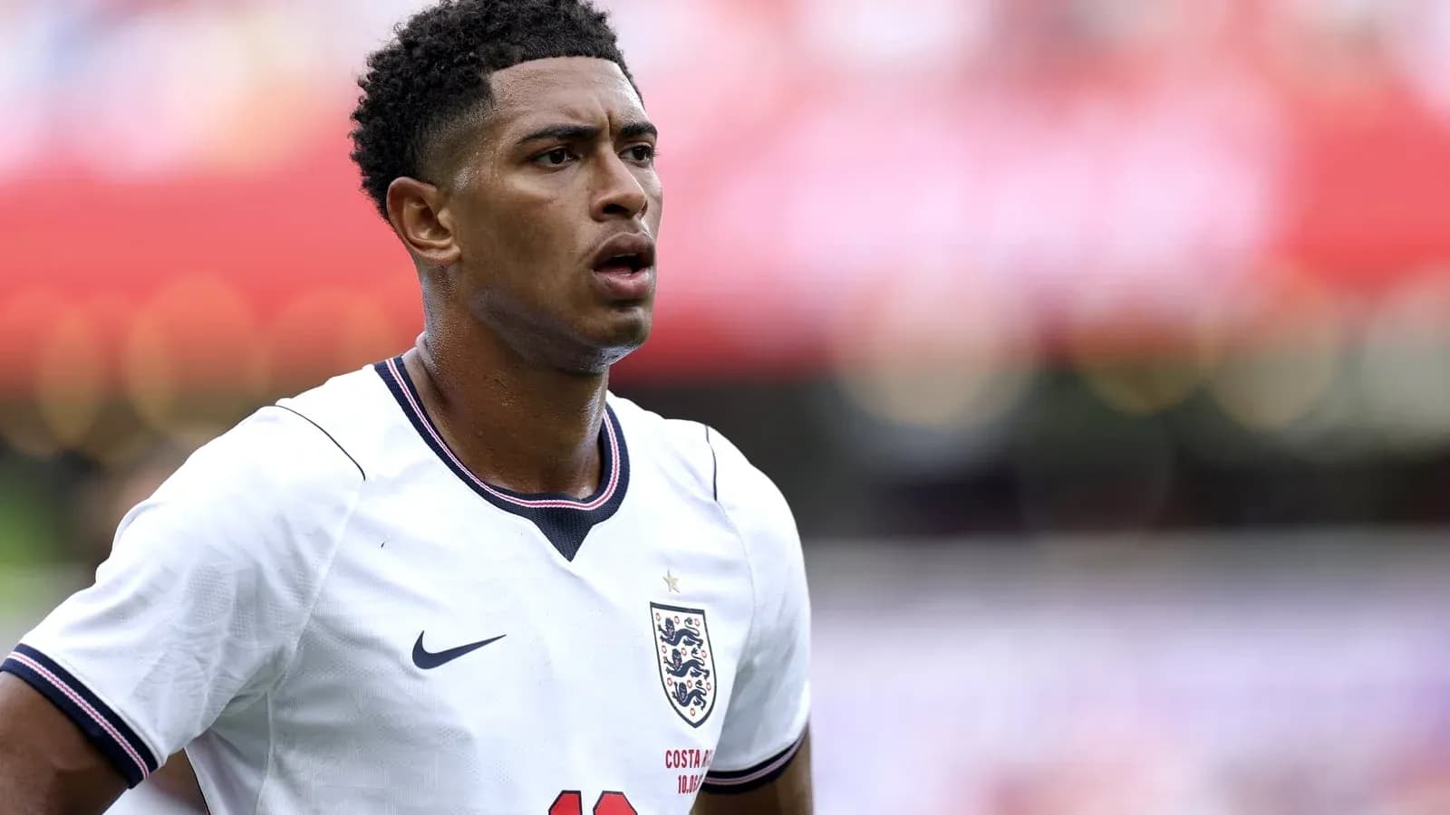 Jugador de Inglaterra en partido de fútbol