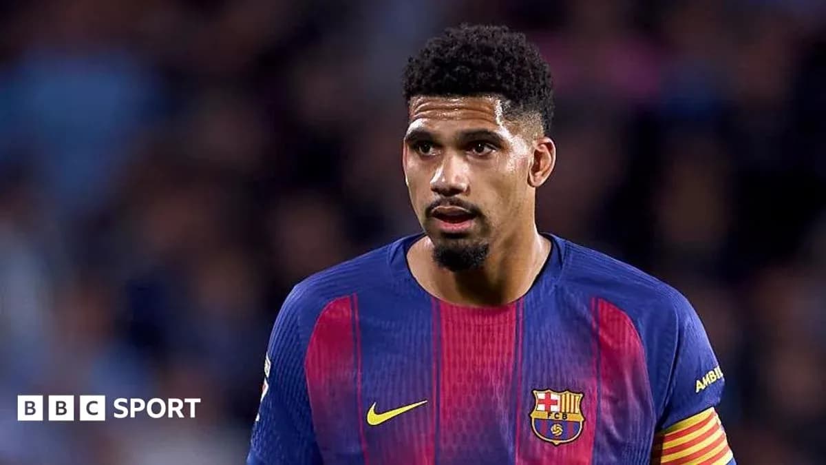 Jugador de Barcelona en acción durante un partido