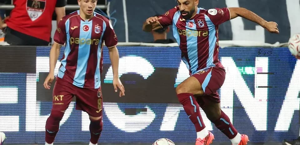 Jugadores de Trabzonspor en acción durante un partido
