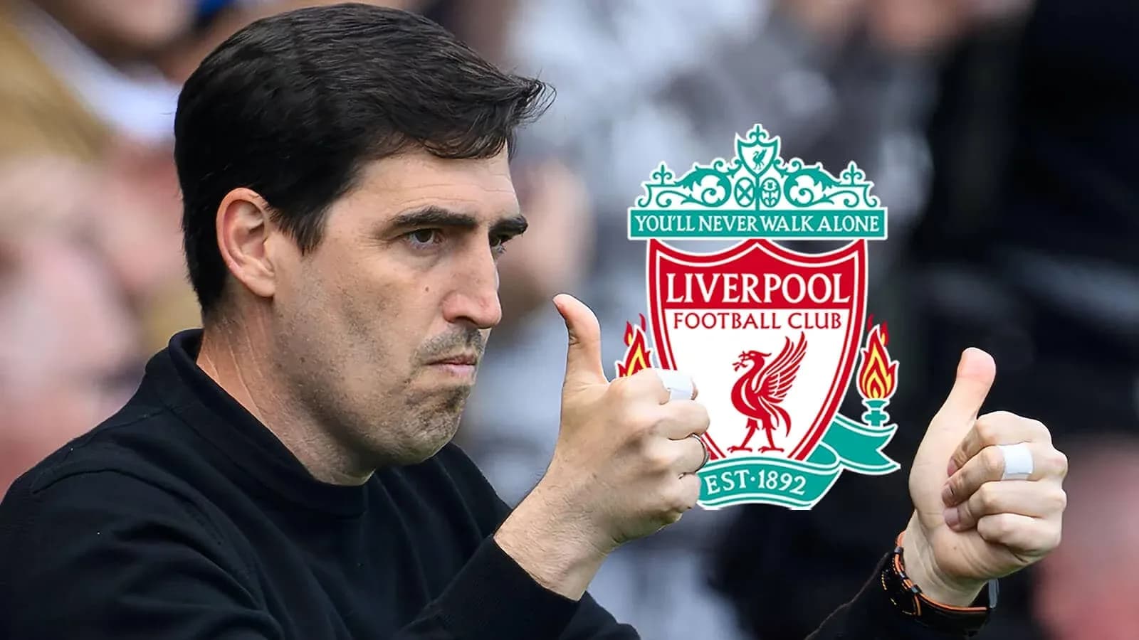Entrenador haciendo señal de aprobación junto a logo de Liverpool