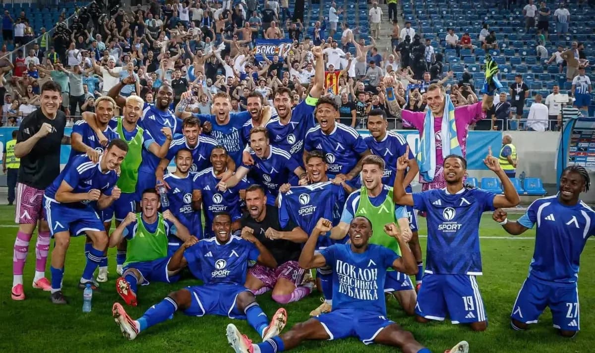 Equipo de Levski Sofia celebrando una victoria