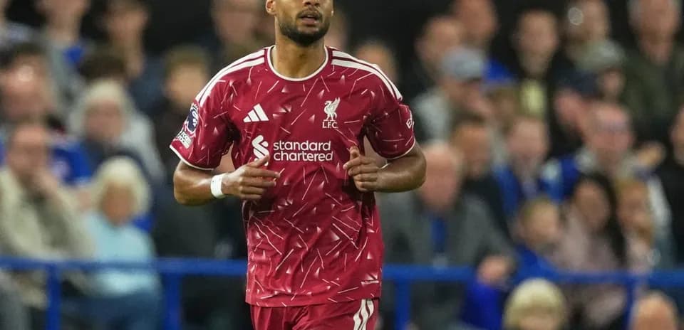 Jugador de Liverpool corriendo en partido