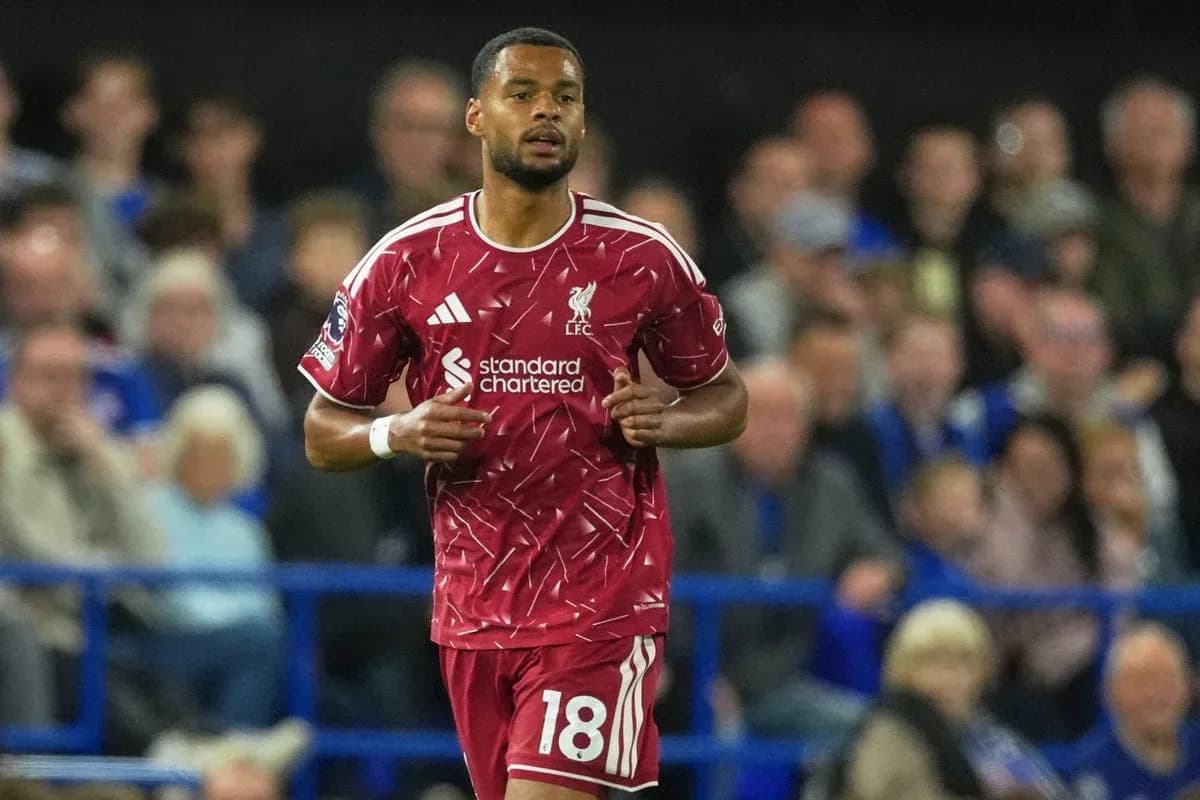 Jugador de Liverpool corriendo en partido