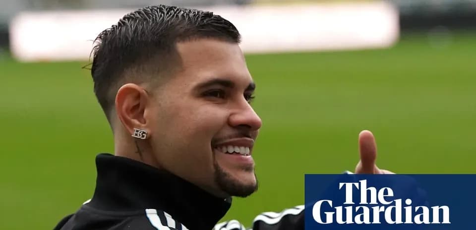 Jugador sonriendo y mostrando el pulgar hacia arriba
