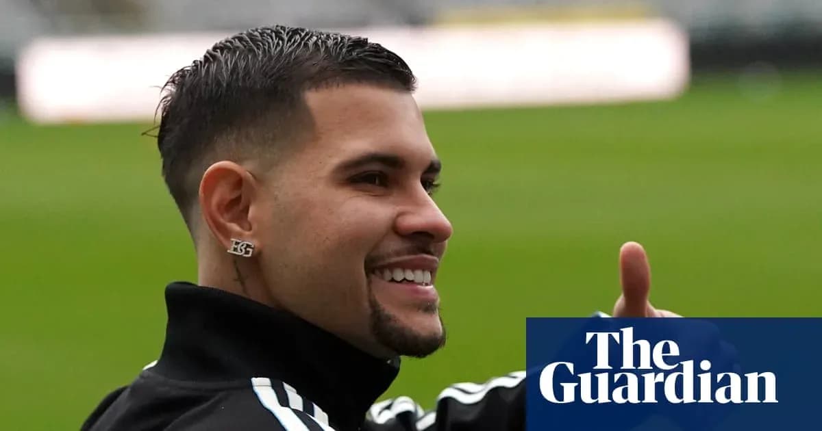 Jugador sonriendo y mostrando el pulgar hacia arriba