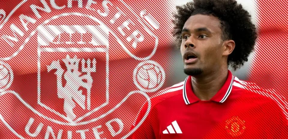 Jugador de Manchester United en camiseta roja