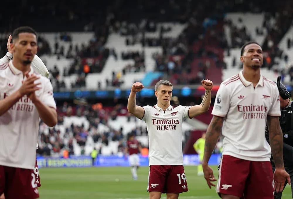 Jugadores del Arsenal celebrando en el partido