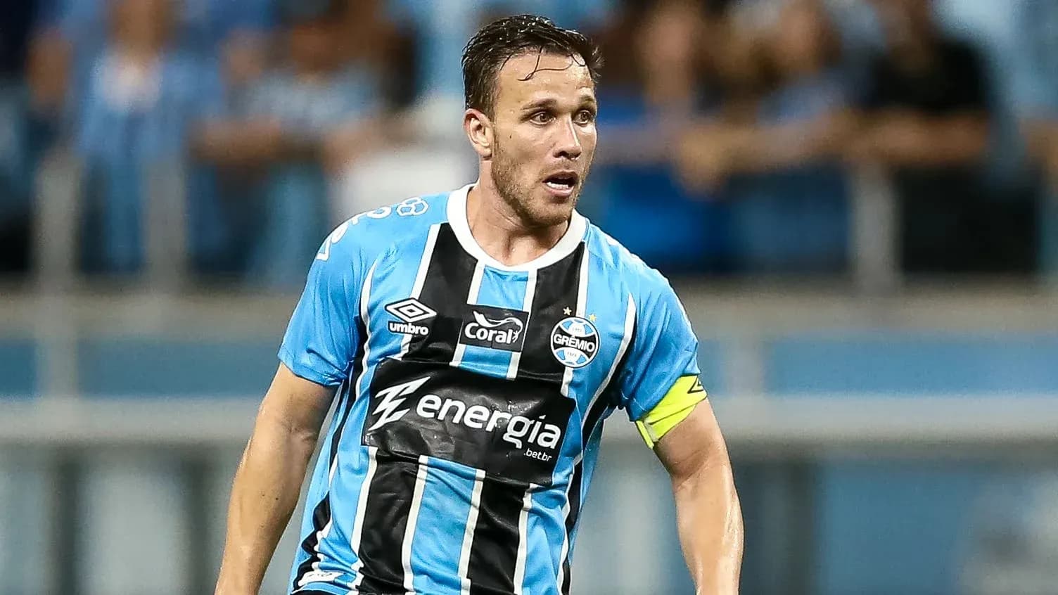 Jugador de Grêmio en acción durante un partido
