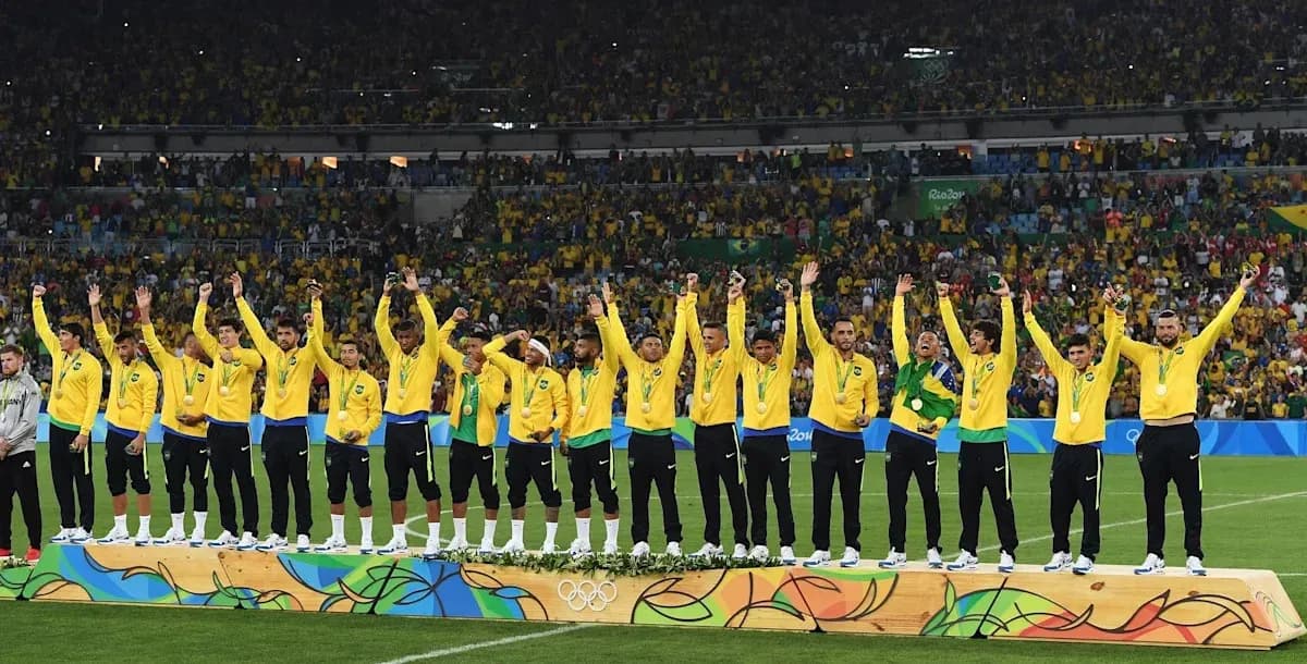 Equipo de fútbol de Brasil en ceremonia de medallas