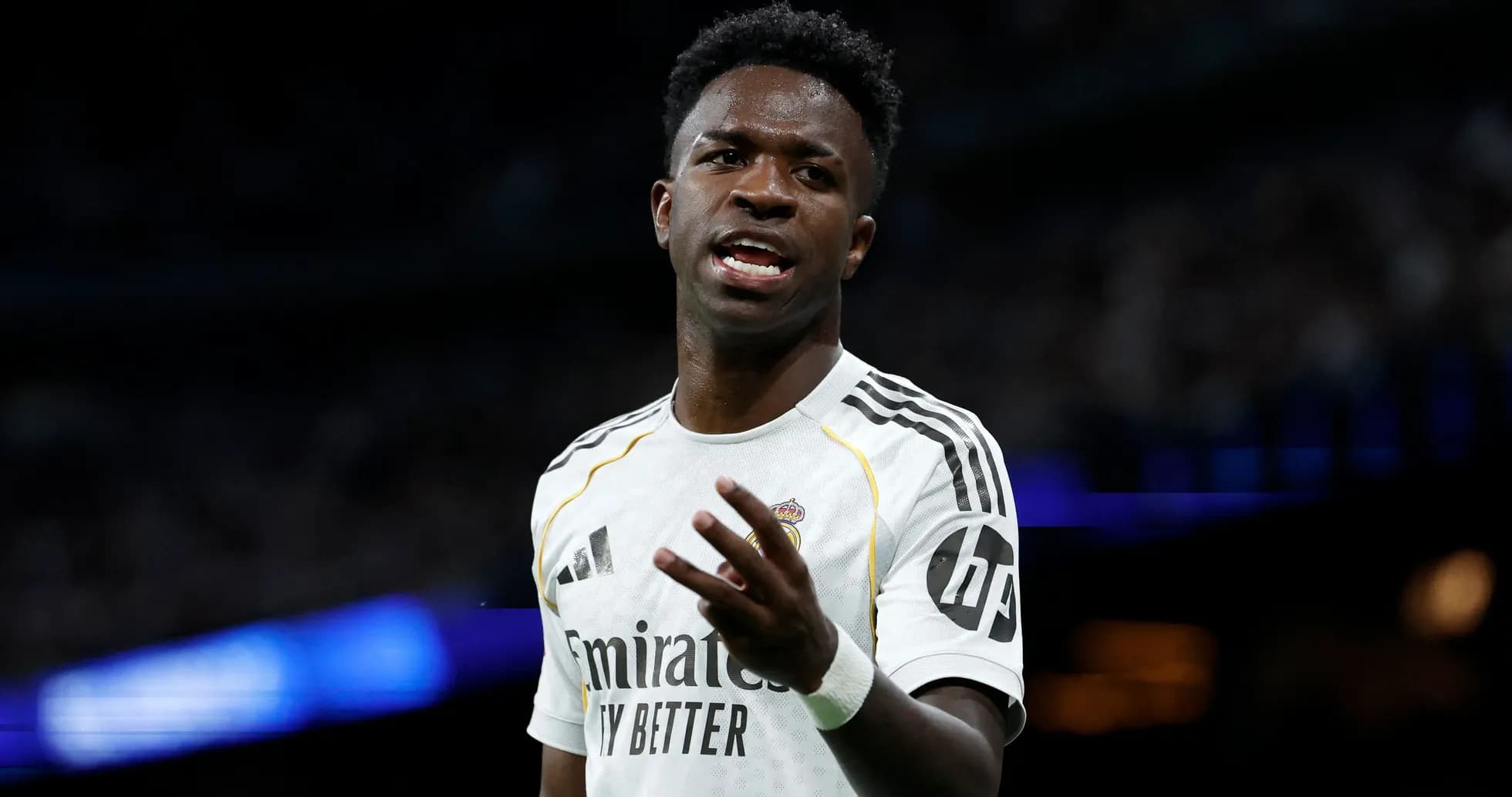 Vinícius Júnior gesticulando durante el partido