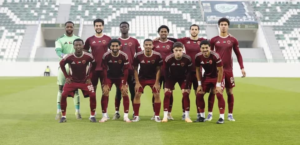 Equipo Al Wahda U23 posando para la foto