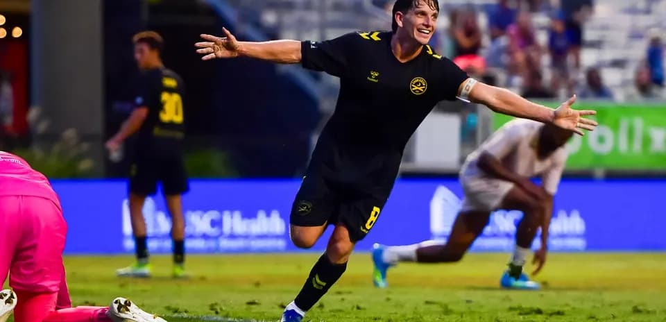 Jugador celebra un gol del Charleston Battery