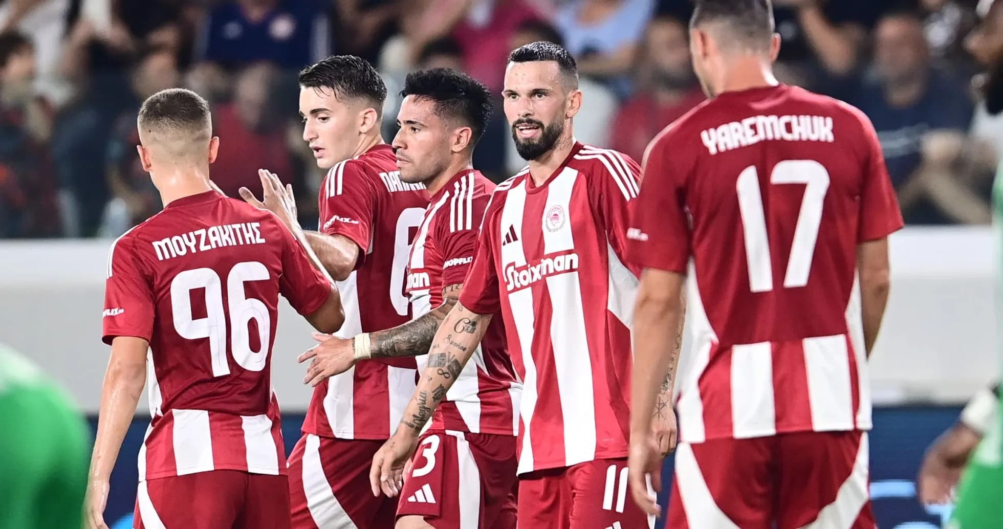 Jugadores de Olympiakos celebrando un gol