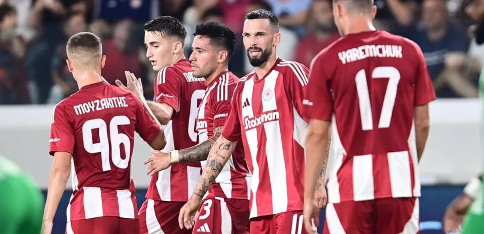 Jugadores de Olympiakos celebrando un gol