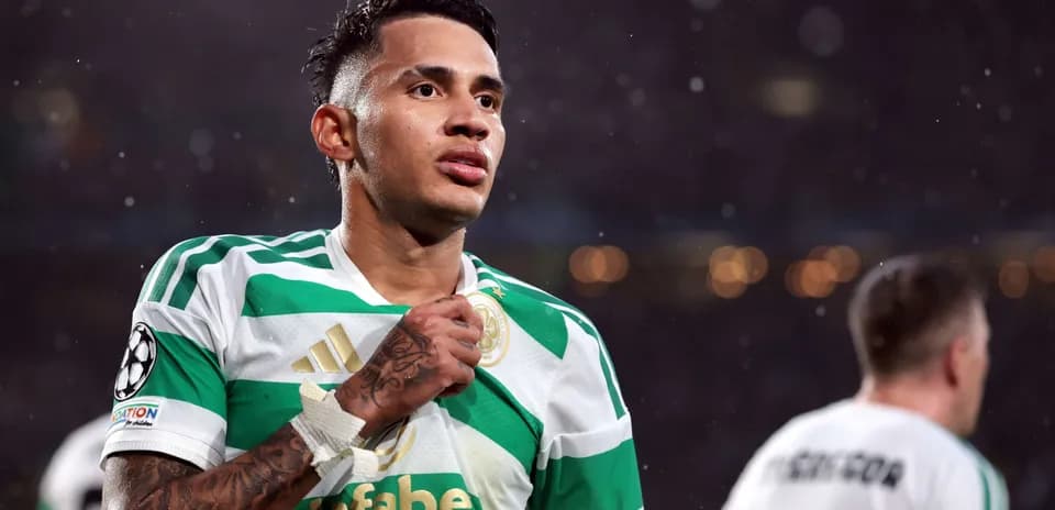 Jugador de Celtic celebrando durante el partido