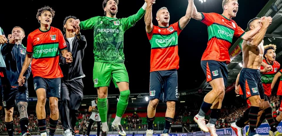 Jugadores del NEC celebrando en el estadio