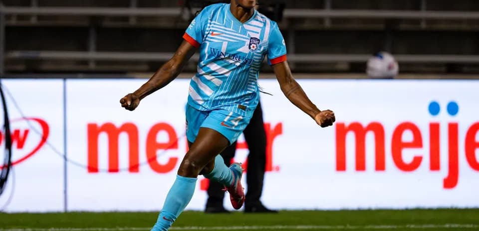 Jugadora del Chicago Red Stars celebra un gol