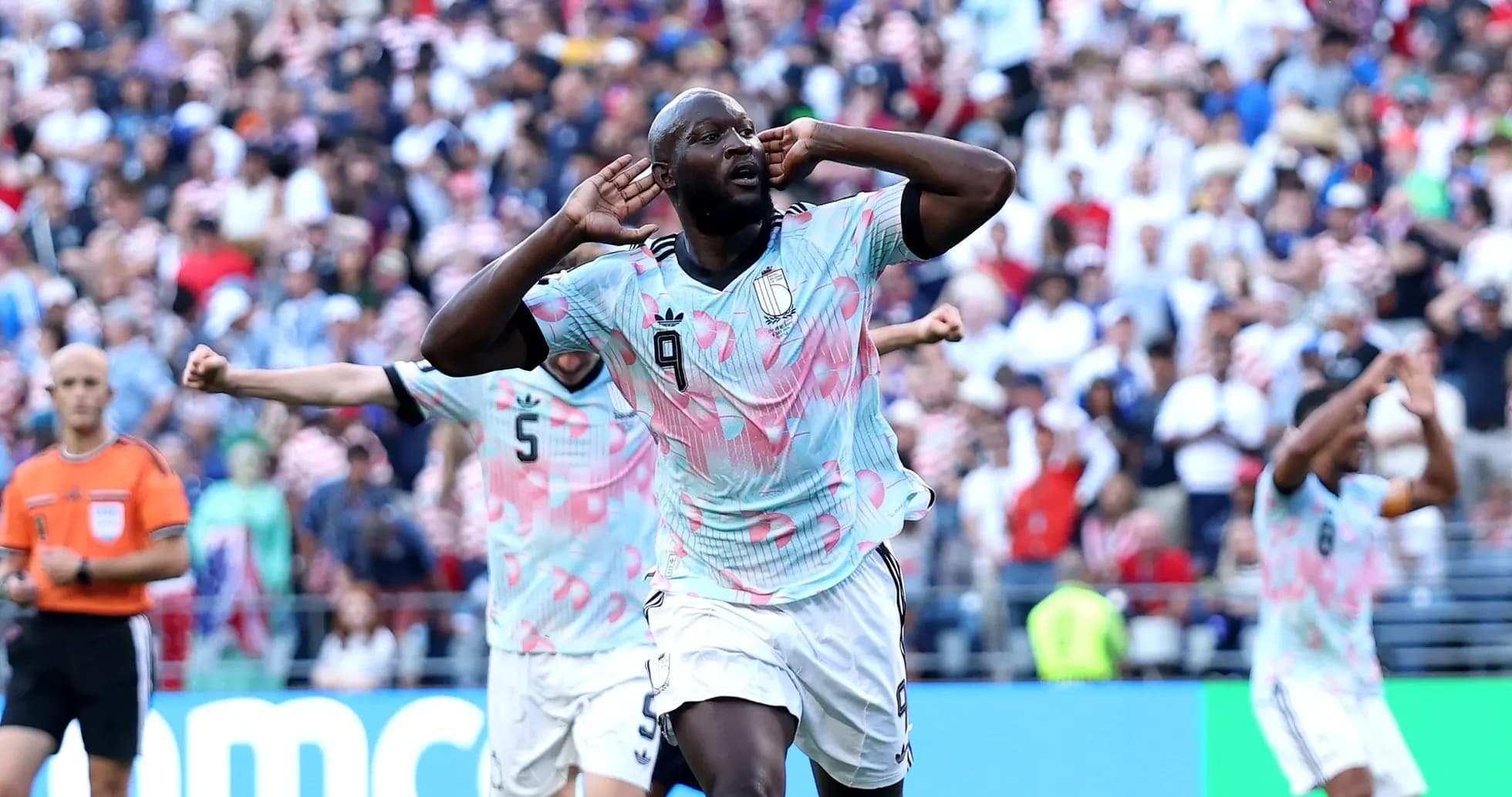 Jugador celebrando un gol en partido de fútbol