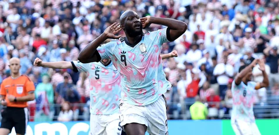 Jugador celebrando un gol en partido de fútbol