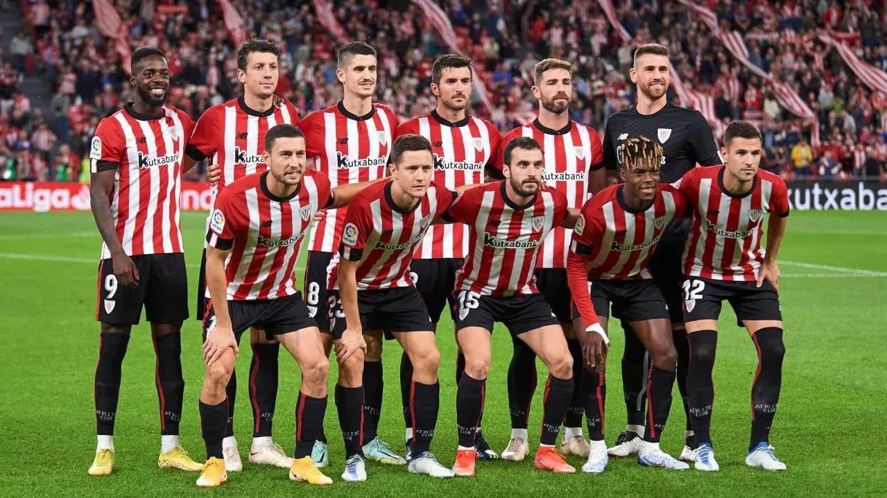 Jugadores del Athletic Club en alineación previa