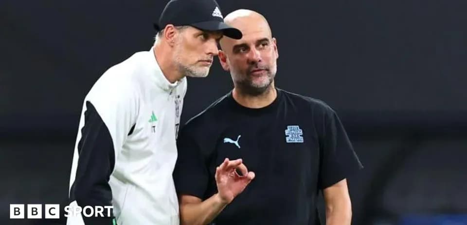Entrenadores conversando en un evento deportivo