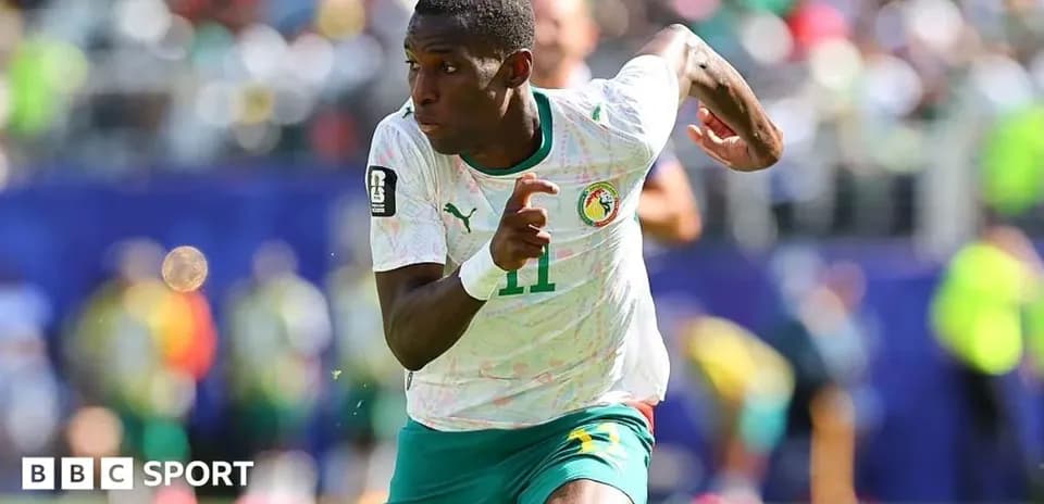 Jugador de Senegal corriendo en un partido