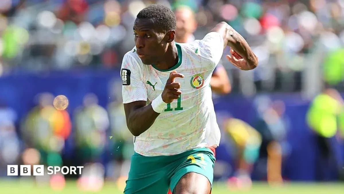 Jugador de Senegal corriendo en un partido