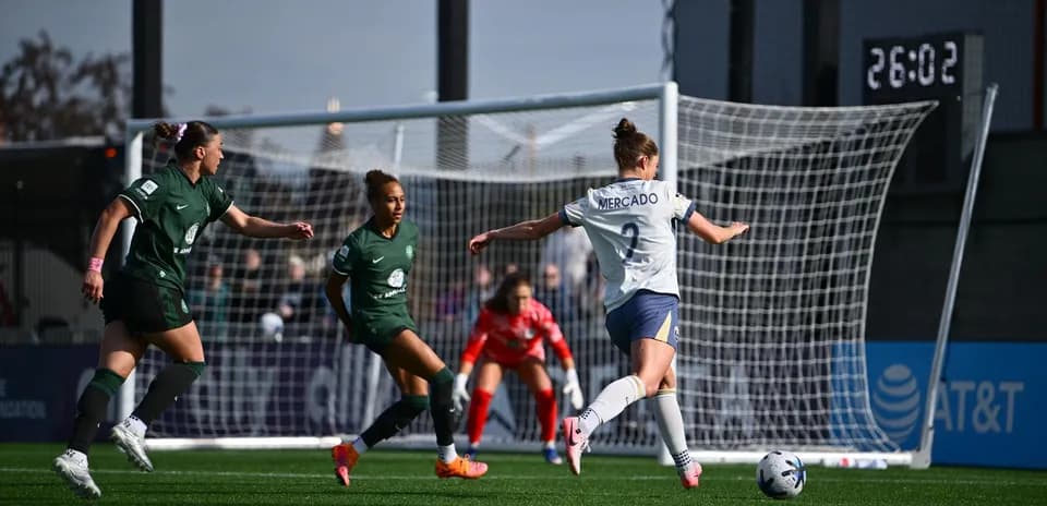 Jugadora de Seattle Reign FC en acción