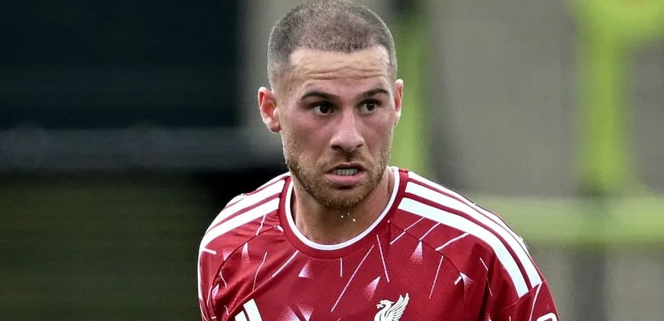 Jugador de Liverpool en acción durante entrenamiento