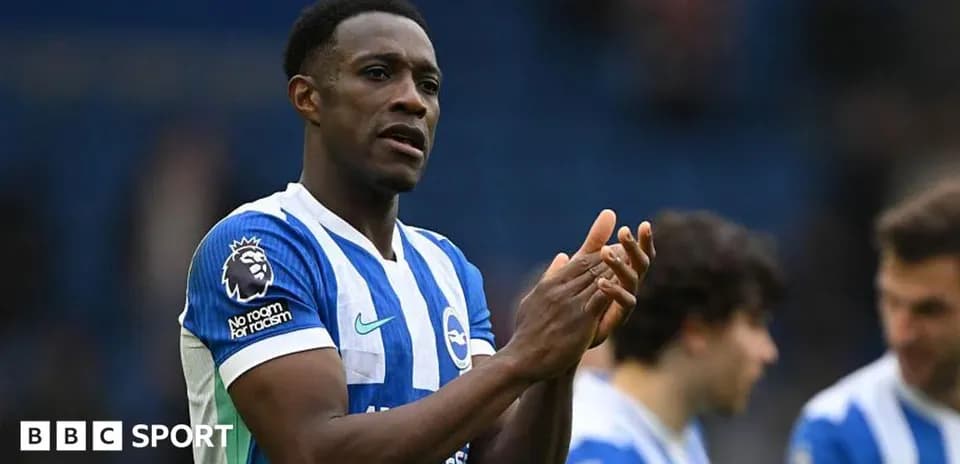Jugador aplaudiendo durante el partido de Brighton