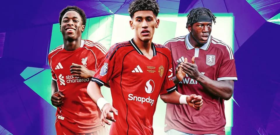 Tres jugadores de fútbol con camisetas de clubes diferentes