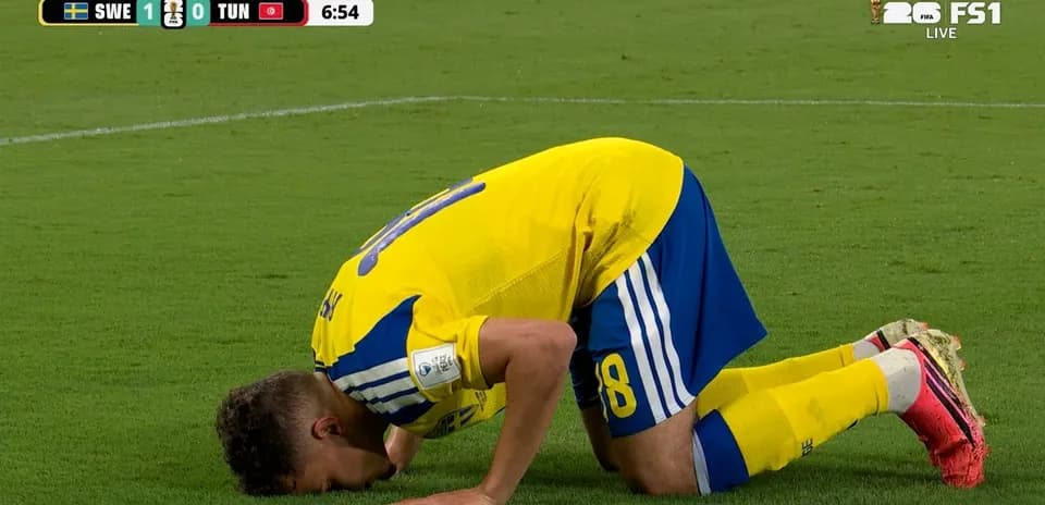 Jugador sueco celebrando un gol en el Mundial