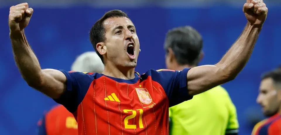 Jugador español celebrando una victoria en el campo