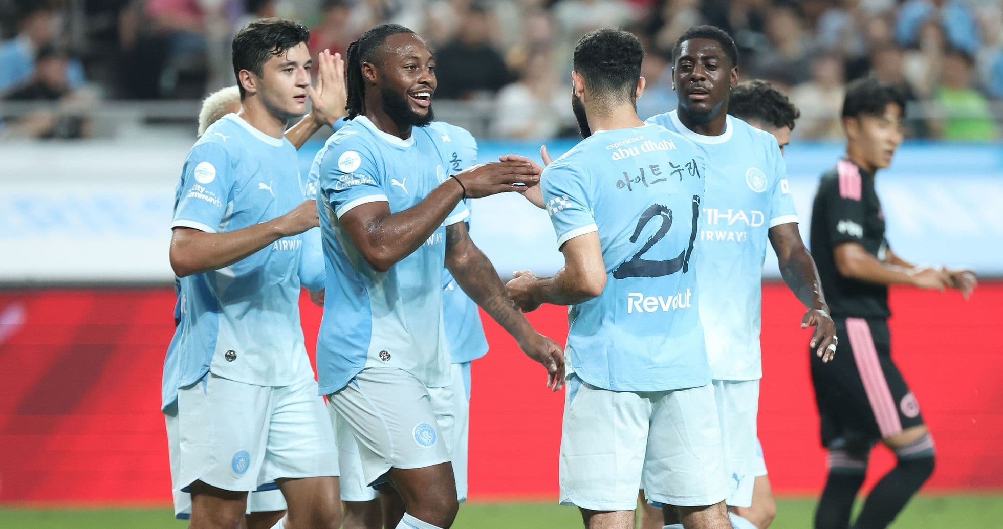 Última hora: Manchester United sorprende con interés en Rayan Ait-Nouri de Manchester City