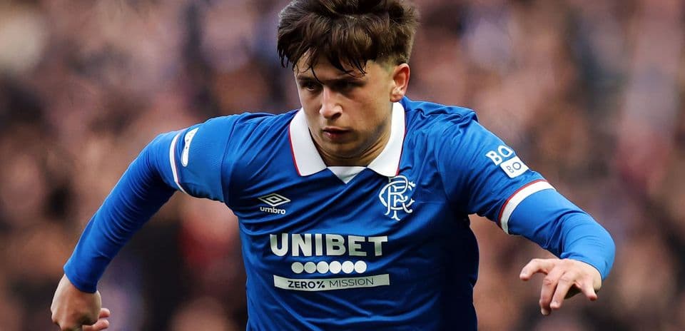Rangers enfrenta dificultades para repatriar a Mikey Moore mientras exjugador duda de su regreso al Old Firm