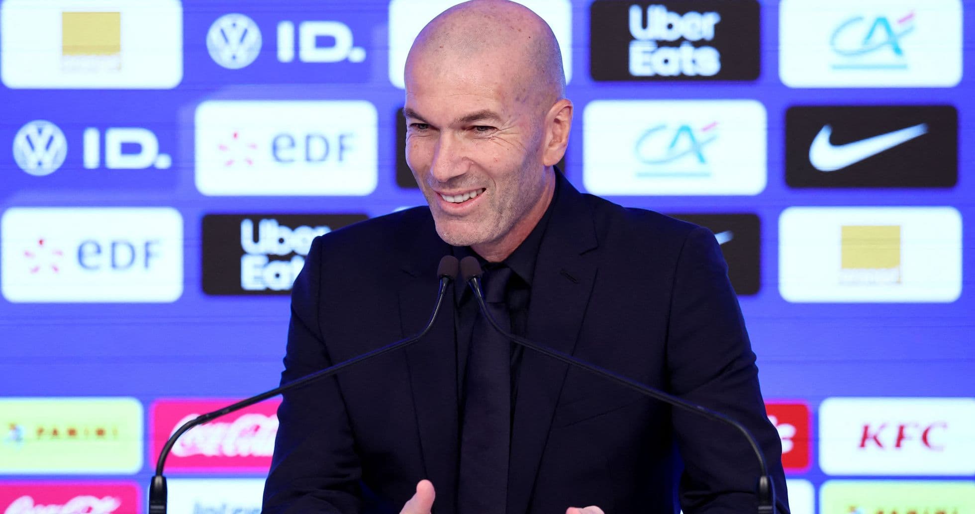 Raphael Varane revela qué esperar del nuevo estilo de Francia con Zinedine Zidane