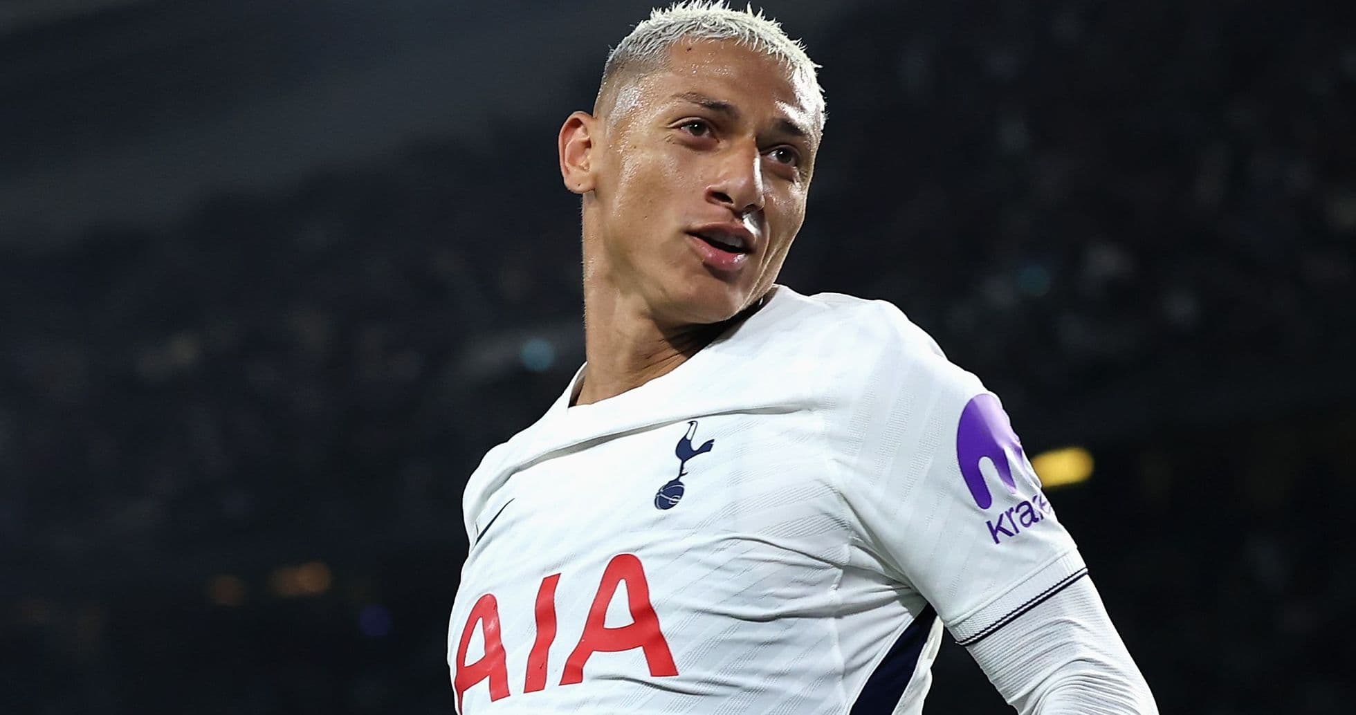Mohamed Salah y Fabinho intentan convencer a Richarlison para fichar por Trabzonspor