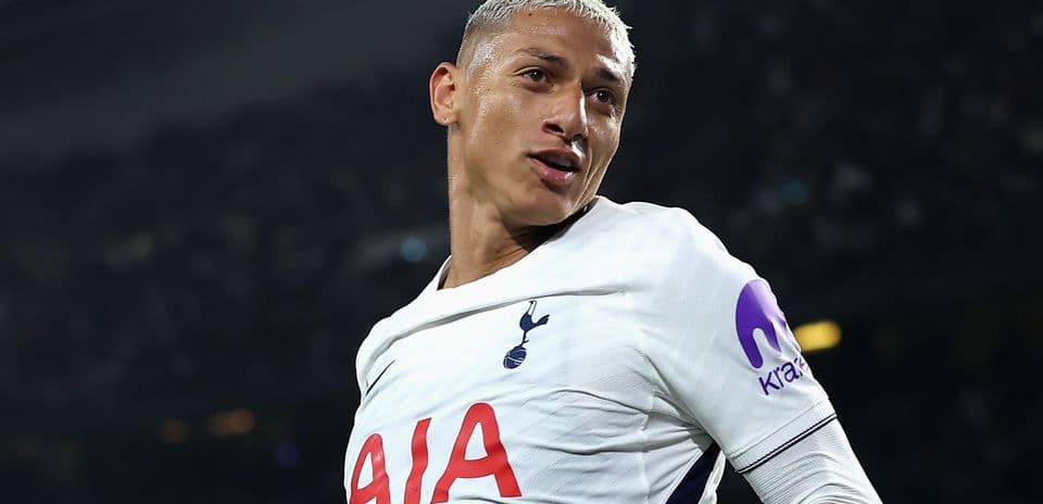 Mohamed Salah y Fabinho intentan convencer a Richarlison para fichar por Trabzonspor