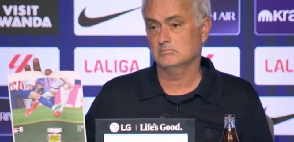 Jose Mourinho critica decisiones arbitrales tras derrota en el derbi ante Atlético de Madrid