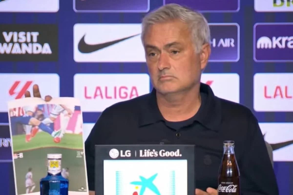Jose Mourinho critica decisiones arbitrales tras derrota en el derbi ante Atlético de Madrid